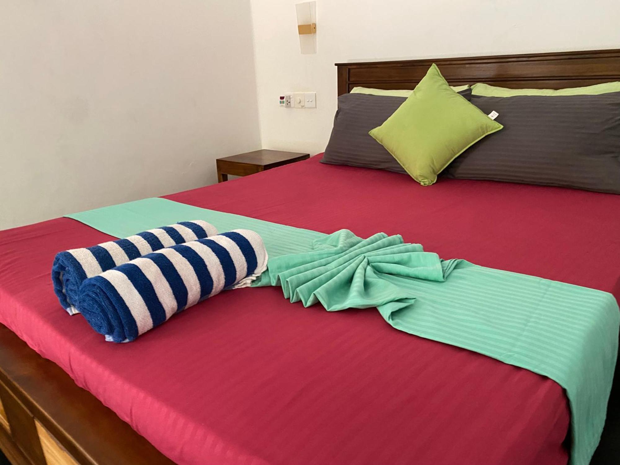 Sapphire Blue Hotel Hikkaduwa Exterior photo
